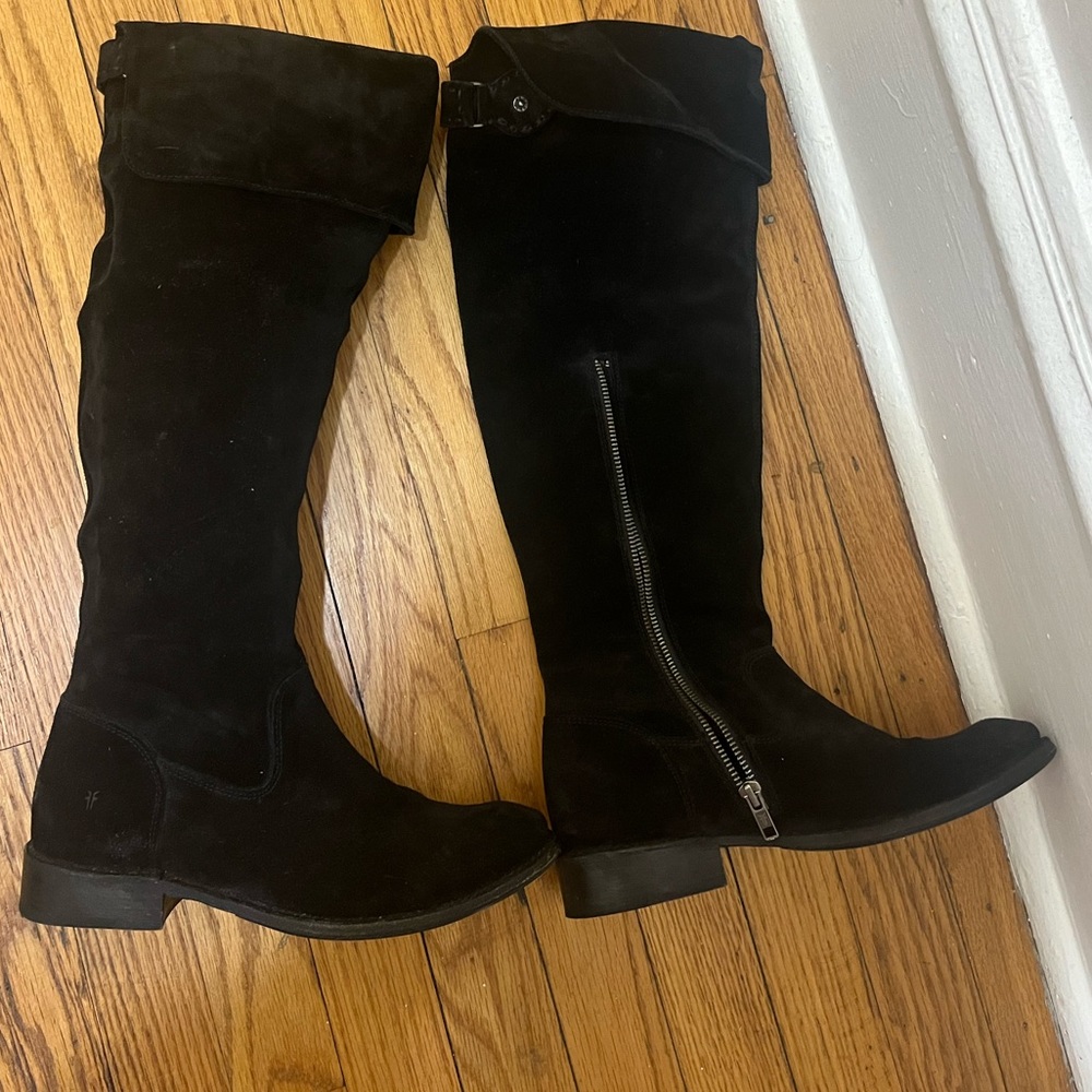 Frye Woman’s tall suede leather boots !